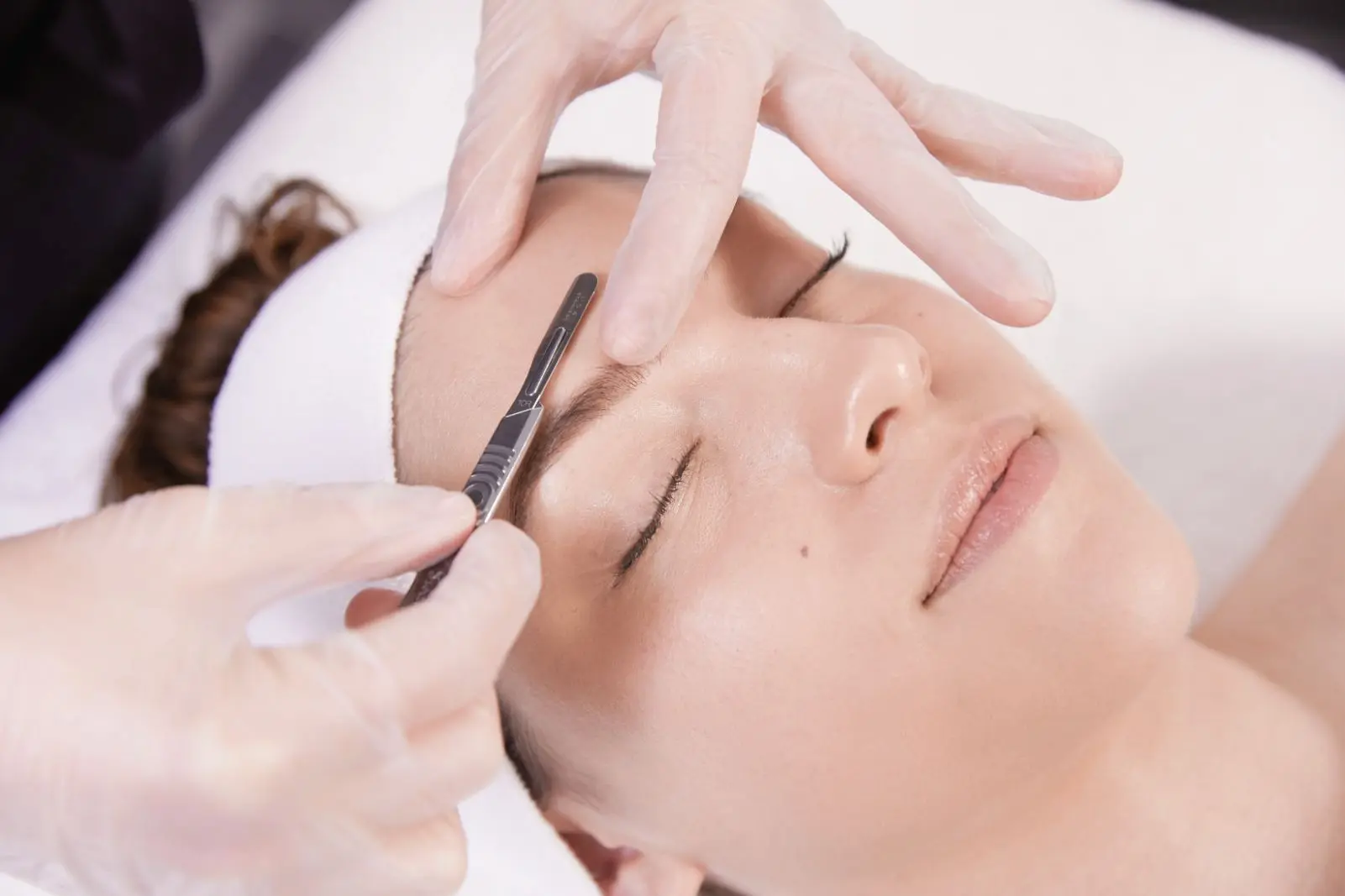 dermaplaning-in-montreal-and-laval